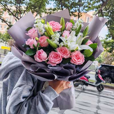 南阳11朵戴安娜粉玫瑰百合，与你一起追逐梦想