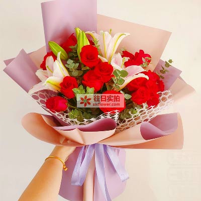 南阳18朵红玫瑰百合，真情相守一生